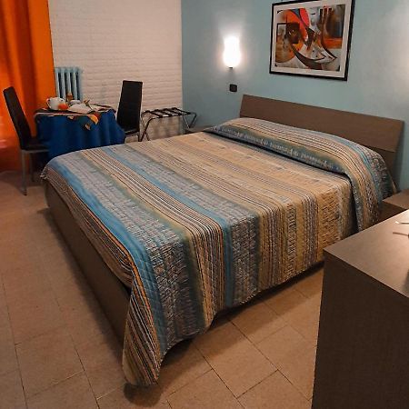 Hotel mediterraneo Giovinazzo Buitenkant foto