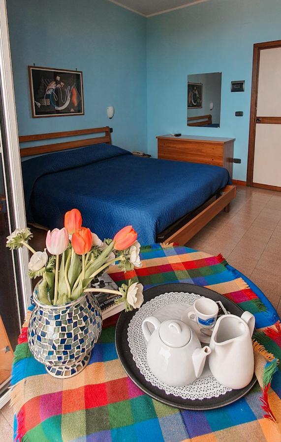 Hotel mediterraneo Giovinazzo Buitenkant foto