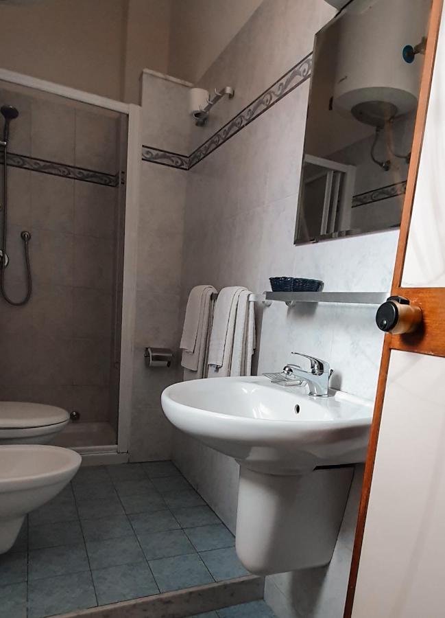 Hotel mediterraneo Giovinazzo Buitenkant foto
