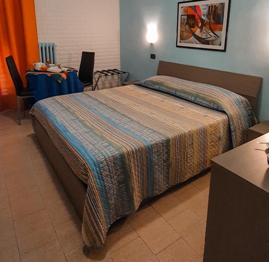 Hotel mediterraneo Giovinazzo Buitenkant foto
