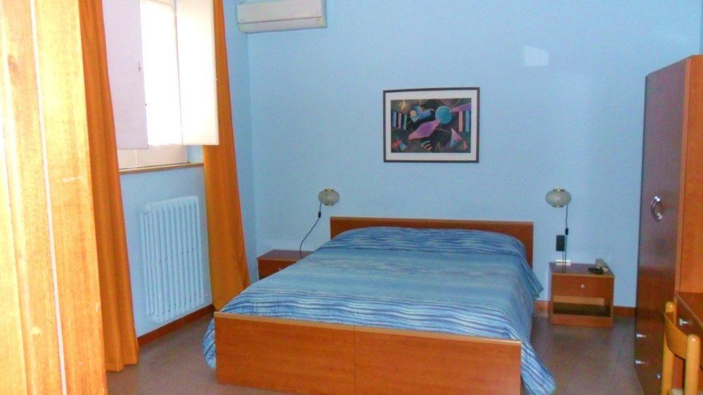Hotel mediterraneo Giovinazzo Buitenkant foto